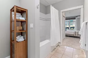 2000 Alaskan Wy, Seattle, WA 98121 - Photo 23