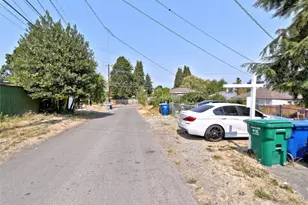9212 Kelsey Ln SW, Seattle, WA 98106 - Photo 9