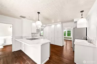 400 Cedar Avenue S, Renton, WA 98057 - Photo 11