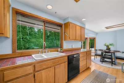 208 Hawthorn Road, Bellingham, WA 98225 - Photo 13