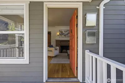1709 N 35th Street, Seattle, WA 98103 - Photo 3