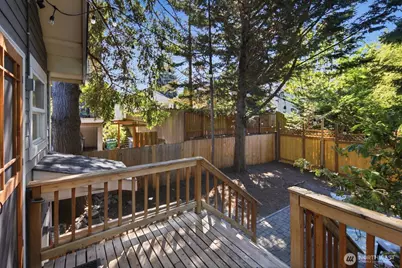 1709 N 35th Street, Seattle, WA 98103 - Photo 17