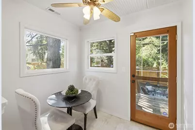 1709 N 35th Street, Seattle, WA 98103 - Photo 11