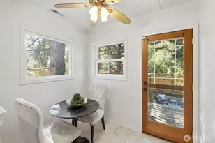 1709 N 35th St, Seattle, WA 98103 - Photo 11