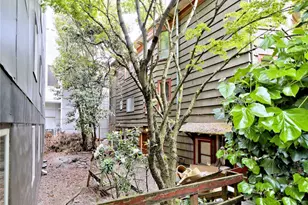 1210 E Pine St, Seattle, WA 98122 - Photo 13
