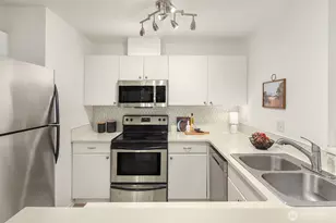 323 Queen Anne Ave N, Seattle, WA 98109 - Photo 9