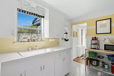 1217 S Charlestown Street, Seattle, WA 98108 - Photo 9