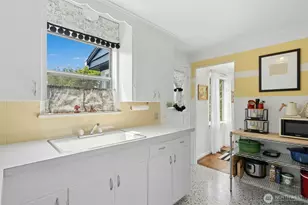 1217 S Charlestown St, Seattle, WA 98108 - Photo 9