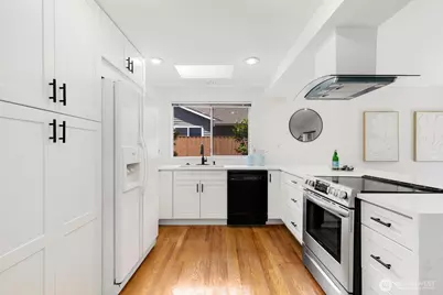 8548 1st Avenue NE, Seattle, WA 98115 - Photo 9