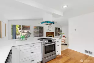 8548 1st Ave NE, Seattle, WA 98115 - Photo 11