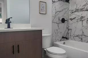 323 SW 108th St, Seattle, WA 98146 - Photo 7