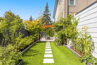 10718 15th Avenue NE, Seattle, WA 98125 - Photo 37