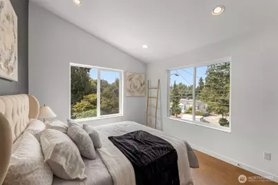 10718 15th Avenue NE, Seattle, WA 98125 - Photo 31