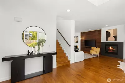 10718 15th Avenue NE, Seattle, WA 98125 - Photo 3