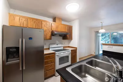 5010 168th Street SW #E, Lynnwood, WA 98037 - Photo 9
