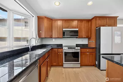 6704 23rd Avenue SW, Seattle, WA 98106 - Photo 3