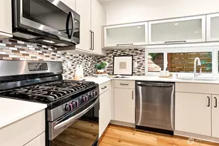 8527 Interlake Ave N, Seattle, WA 98103 - Photo 11