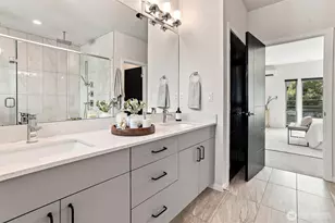 8527 Interlake Ave N, Seattle, WA 98103 - Photo 17