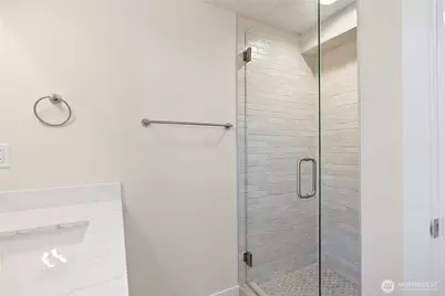 8043 B 19th Avenue NE, Seattle, WA 98115 - Photo 19