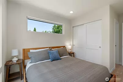 8043 B 19th Avenue NE, Seattle, WA 98115 - Photo 13
