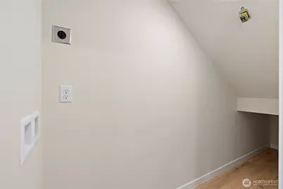 8043 B 19th Avenue NE, Seattle, WA 98115 - Photo 17
