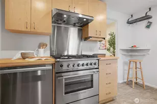 7025 25th Ave NE, Seattle, WA 98115 - Photo 11
