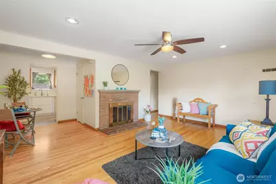 7025 25th Avenue NE, Seattle, WA 98115 - Photo 5