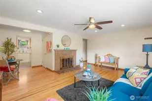 7025 25th Ave NE, Seattle, WA 98115 - Photo 5