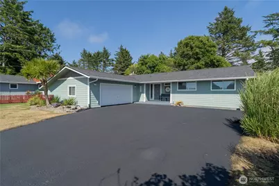 372 Octopus Avenue, Ocean Shores, WA 98569 - Photo 1