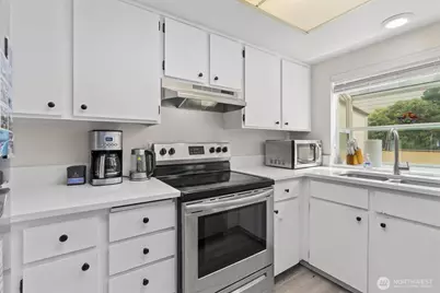 11802 98th Avenue NE #B6, Kirkland, WA 98034 - Photo 9