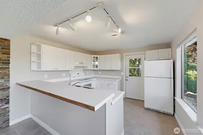 13807 Military Road E, Puyallup, WA 98374 - Photo 23