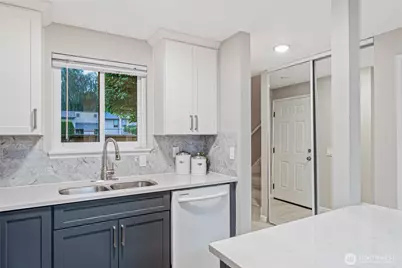 10053 NE 138th Place #F5, Kirkland, WA 98034 - Photo 7