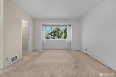 11708 Admiralty Way #D, Everett, WA 98204 - Photo 5