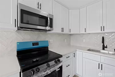1027 S 230th Street #301, Des Moines, WA 98198 - Photo 13