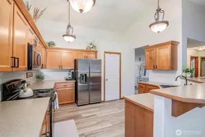 1405 NE Riddell Avenue, Orting, WA 98360 - Photo 3