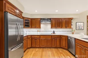 8387 NE Sumanee Pl, Bainbridge Island, WA 98110 - Photo 11