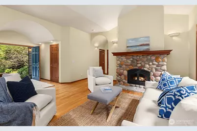 8387 NE Sumanee Place, Bainbridge Island, WA 98110 - Photo 5