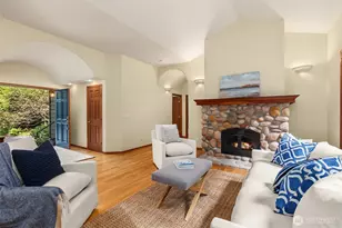 8387 NE Sumanee Pl, Bainbridge Island, WA 98110 - Photo 5