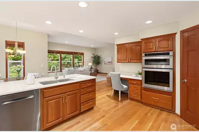 8387 NE Sumanee Place, Bainbridge Island, WA 98110 - Photo 13