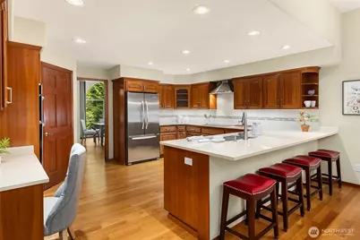 8387 NE Sumanee Place, Bainbridge Island, WA 98110 - Photo 9