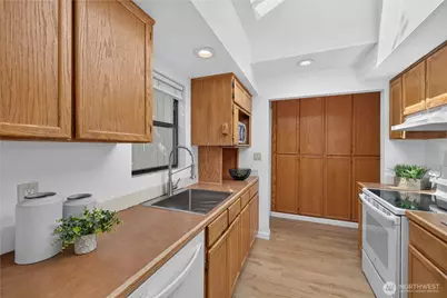3310 SW 104th Street, Seattle, WA 98146 - Photo 9