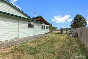 180 Kowntee St, Camano Island, WA 98282 - Photo 35