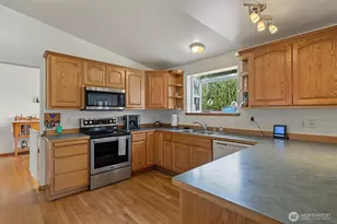 180 Kowntee St, Camano Island, WA 98282 - Photo 15