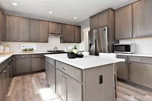 4913 NE 1st St, Renton, WA 98059 - Photo 9