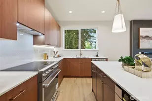 9725 Evanston Ave N, Seattle, WA 98103 - Photo 7