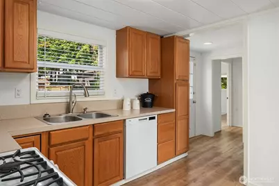 2021 204th Street SW, Lynnwood, WA 98036 - Photo 9