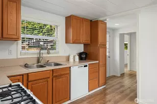 2021 204th St SW, Lynnwood, WA 98036 - Photo 9