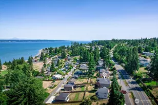 1229 SE Camano Dr, Camano Island, WA 98282 - Photo 9