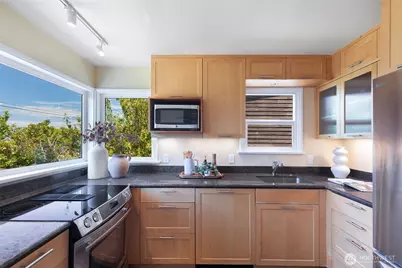 7551 33rd Avenue NW, Seattle, WA 98117 - Photo 13