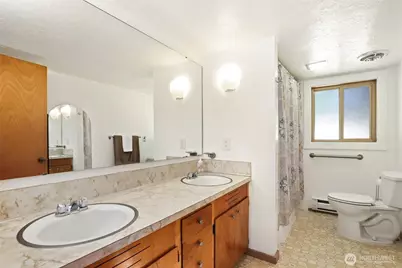 10013 Barnes Lane S, Tacoma, WA 98444 - Photo 15